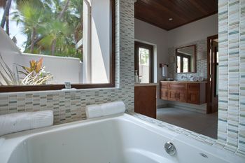 Deep Soaking Bathtub